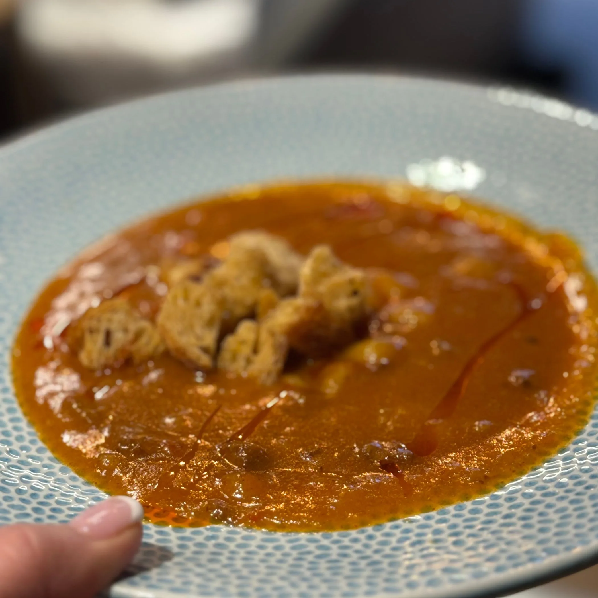Gulasjsuppe med brød hos Bakkal Heggedal