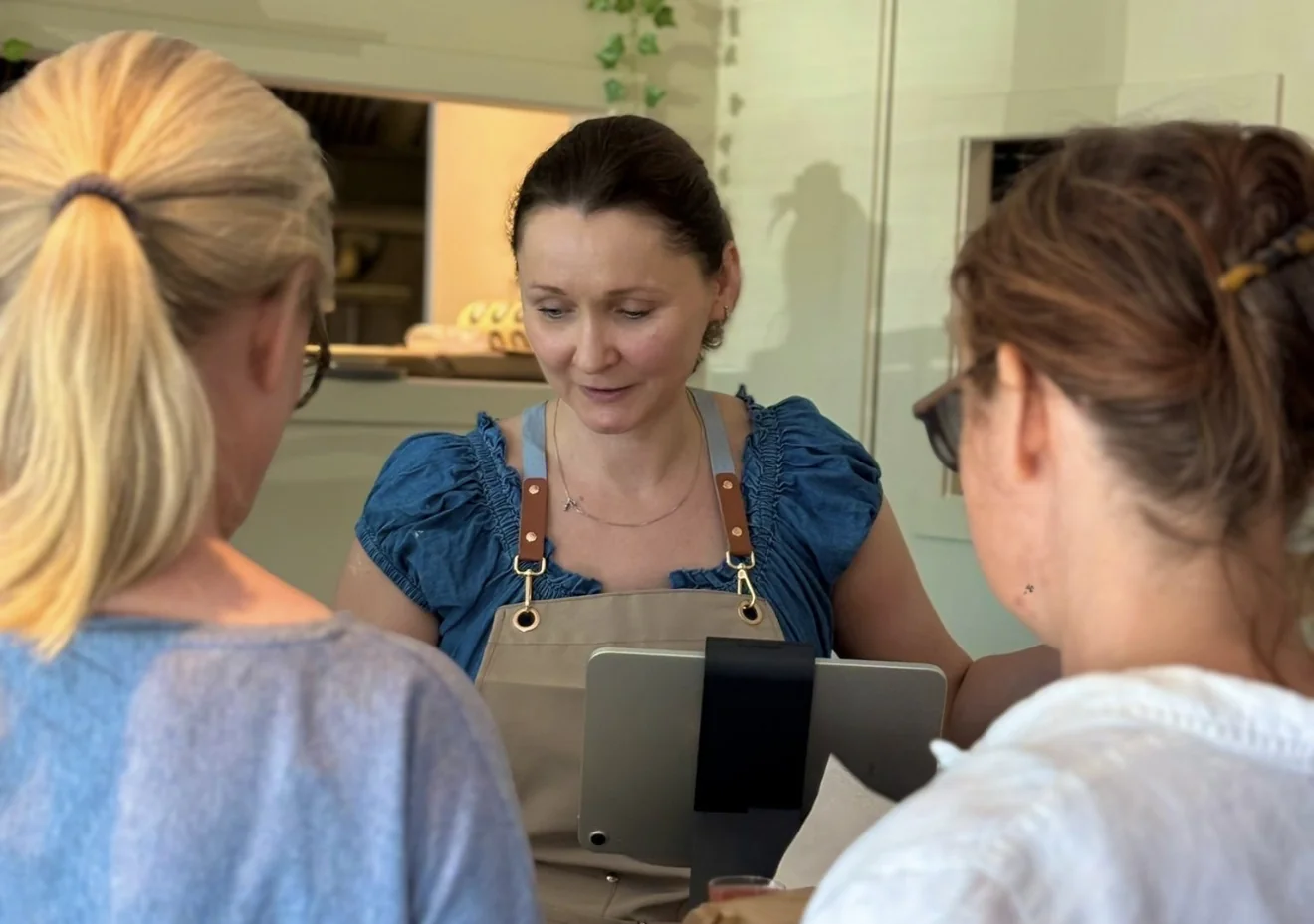 Marta's Café i Heggedal med bakst, kaffe og lunsj